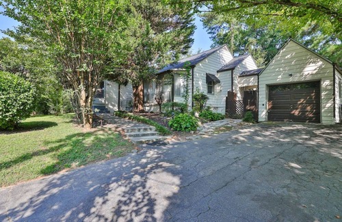 Peachtree Park House | Cozy Vibe Buckheadmessage Now for Summer Special