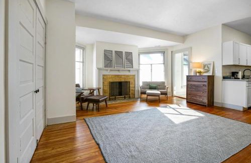 Hough House | Cozy Victorian Studio Steps from Cleveland Clinic