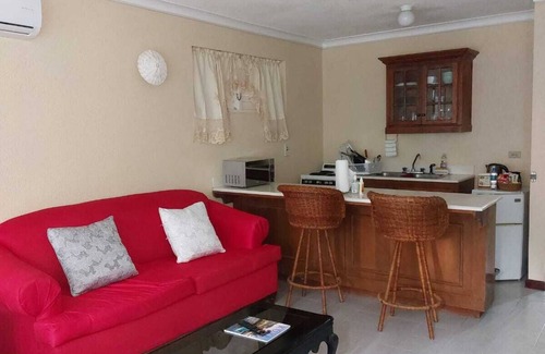 Runaway Bay Resort | Cozy Villa Escape