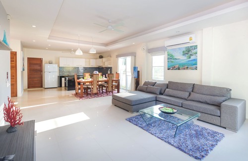 Phuket Villa | Cozy villa in delightful Chalong with AC, WiFi