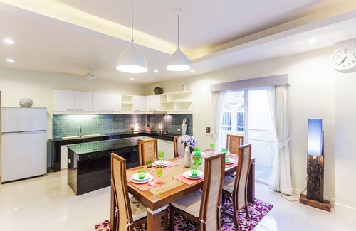 Phuket Villa | Cozy villa in delightful Chalong with AC, WiFi
