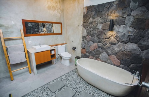 Lodtunduh Villa | Cozy villa in Ubud, Bali, Indonesia with natural views and private swimming pool