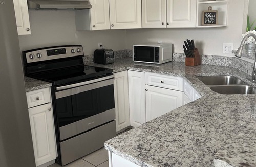 Deltona Lakes Villa | Cozy Villa near Daytona Beach Pet- friendly