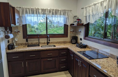 Monterrey Villa | Cozy villa with AC, jacuzzi, WiFi near La Fortuna and Arenal Volcano, Costa Rica