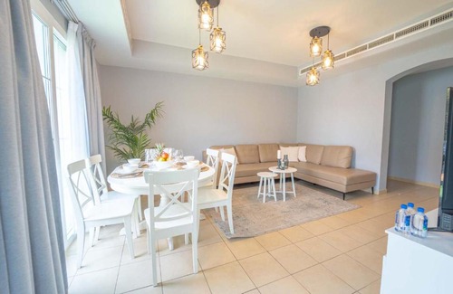Arabian Ranches Villa | Cozy Villa with Private Garden & BBQ