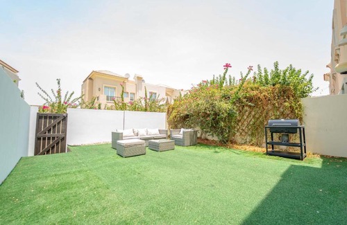 Arabian Ranches Villa | Cozy Villa with Private Garden & BBQ