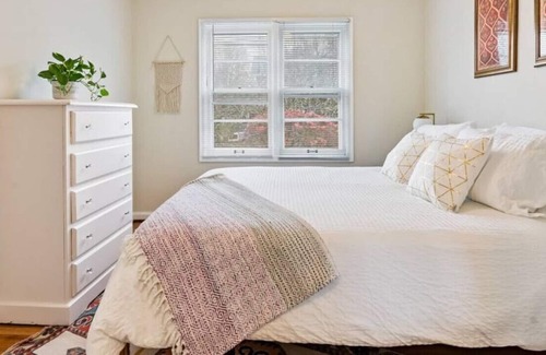 Richmond House | Cozy Vintage apartment above SE Clinton St