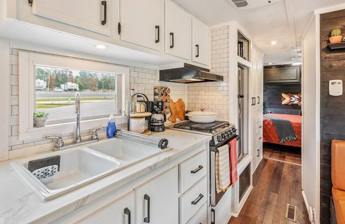 College Station House | Cozy Vintage Camper just 3 miles from Texas A&M