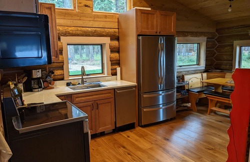 Seeley Lake Cabin | Cozy Vintage Cabin on Placid Lake, Montana - Waterfront, Sleeps 6 Adults - Wifi