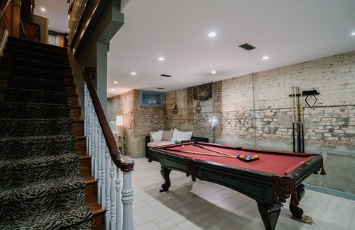 Shaw House | Cozy Vintage Escape – 4BR/4BA Near DC Attractions!