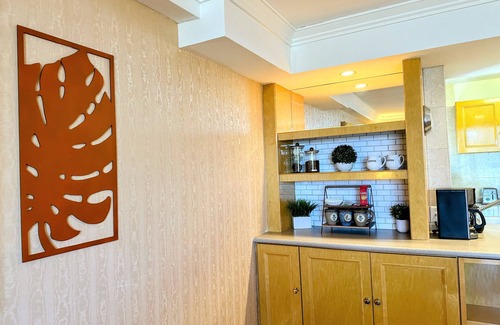 Waikiki Condo | Cozy Waikiki Vacation Rental with Partial Ocean Views - Great for families!