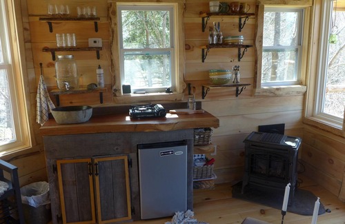 Moretown Cabin | Cozy warm treehouse with Amazing views! Winter Paradise! Hike from cabin