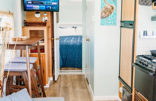 Morehead City House | Cozy waterfront bamboo retreat, perfect for fishermen or outdoor enthusiasts