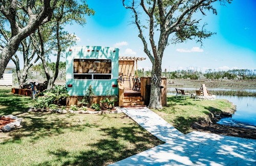 Morehead City House | Cozy waterfront bamboo retreat, perfect for fishermen or outdoor enthusiasts