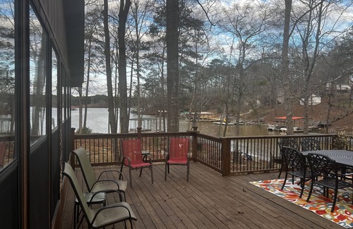 Monticello House | Cozy Waterfront Bungalow w/Boat Dock & Fire Pit Perfect for the Weekend or Week