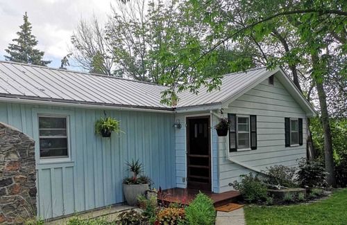 Prince Edward Cottage | Cozy waterfront cabin with incredible views