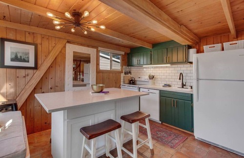 Coeur d'Alene Cabin | Cozy Waterfront Cabin in Kidd Island Bay