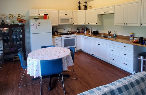 Moscow House | Cozy waterfront cottage on 40 acres. Great fishing kayaking & hunting!