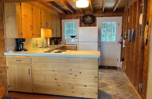 Central Coast House | Cozy waterfront cottage overlooking Muscongus Bay with stunning sunset views.