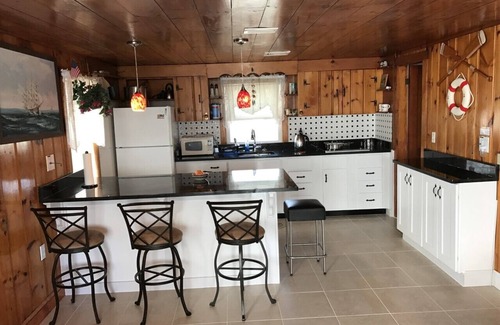 Wareham Center Cottage | Cozy Waterfront Cottage