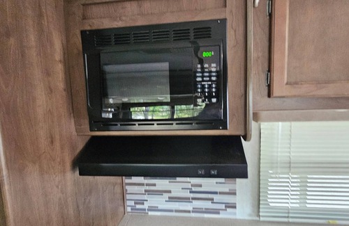 Oriental House | Cozy waterfront travel trailer 1 bedroom and AC, WiFi in charming Oriental