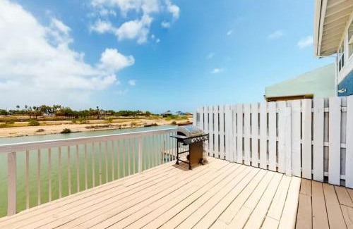 Port Isabel Apartment | Cozy Waterfront with Deck