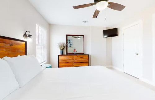 Port Isabel Apartment | Cozy Waterfront with Deck