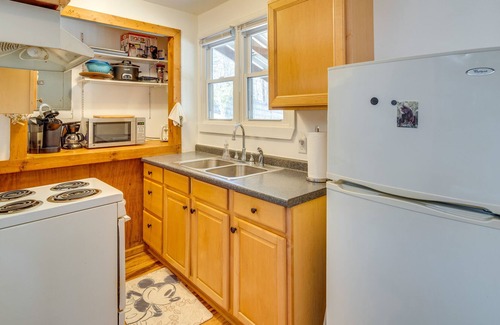 Mars Hill Cottage | Cozy Weaverville Cabin - 18 Mi to Wolf Ridge!