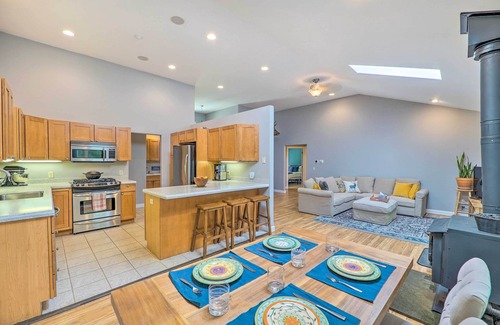 Whitehall House | Cozy Whitehall Hideaway w/Hot Tub + Chiminea!
