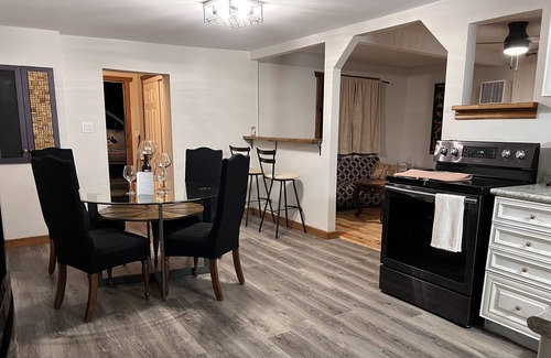 Oro-Medonte House | Cozy Whole Home, Pet Friendly, & Central to Lake Simcoe, Rama & Horseshoe Valley