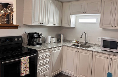 Oro-Medonte House | Cozy Whole Home, Pet Friendly, & Central to Lake Simcoe, Rama & Horseshoe Valley