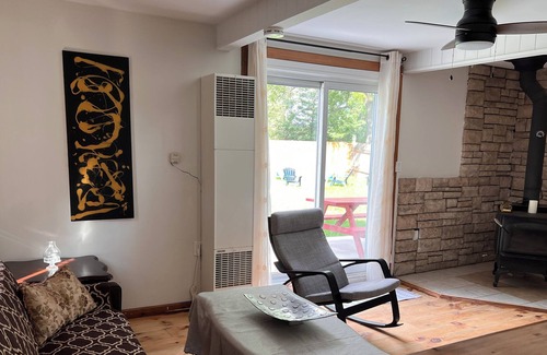 Oro-Medonte House | Cozy Whole Home, Pet Friendly, & Central to Lake Simcoe, Rama & Horseshoe Valley