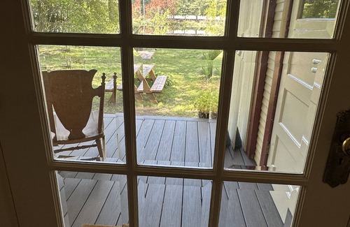 Boonville House | Cozy wine country home on 1 acre in town -walk to vineyards, restaurants, cafes