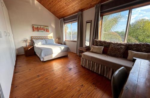 Centurion Apartment | Cozy Wood Retreat