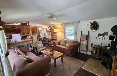Wisconsin Dells House | Cozy Woodland Retreat- 10 mins from Downtown Dells