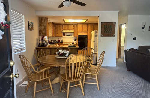 Wrightwood House | Cozy Wrightwood Home Away From Home-Walk to Town Near Mtn High Ski Resort