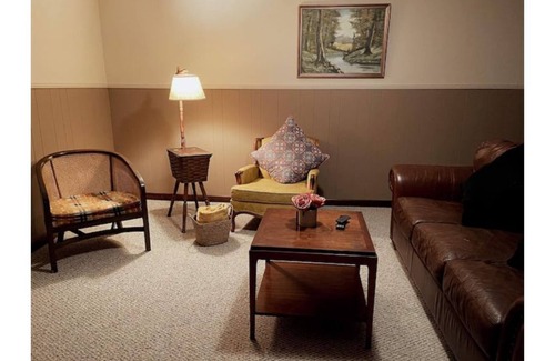 Litchfield Cottage | Cozy Year-round Lakefront 3 Bedroom 2 bath on Sand Pond with stunning view.