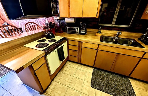 Mariposa Cabin | Cozy Yosemite Wood Cabin: A Serene Retreat in Nature! Pet Friendly with WiFi