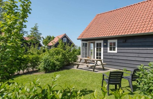 Wemeldinge House | Cozy Zeeland Cottage for 4 people on the edge of the park!