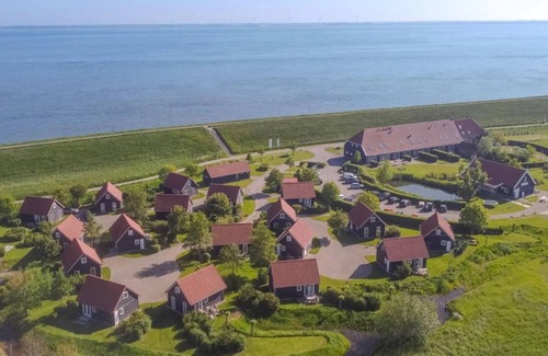Wemeldinge House | Cozy Zeeland Cottage for 4 people on the edge of the park!