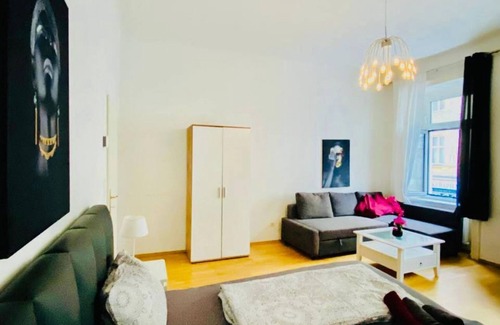 Ottakring Apartment | Cozy2BR Apt for 6P, 10-Min Transport to Stadthalle