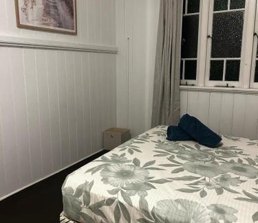 East Brisbane House | CozyHomes Stadium Norman B&B