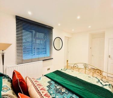Southwark Apartment | Cozystays Refurbed Modern Apartment Private Garden Free Parking
