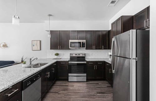 Indianapolis Apartment | Cozysuites 1BR Modern Apt Near the Fashion Mall