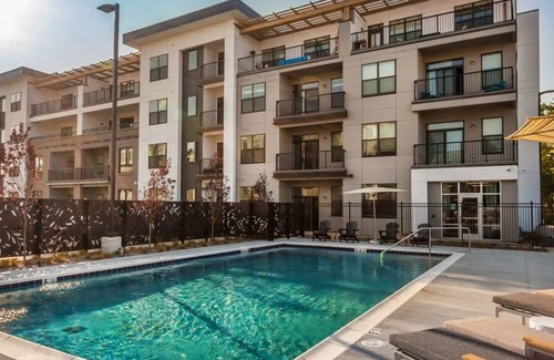 Indianapolis Apartment | Cozysuites 2BR Modern Apt Near the Fashion Mall