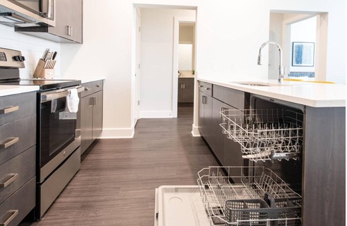 Central Business District Apartment | CozySuites 3BR Downtown Cincinnati