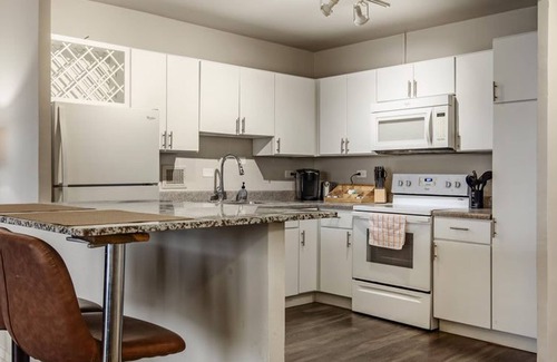 Old Louisville Apartment | Cozysuites 800 Tower 1BR w sky Pool gym 19
