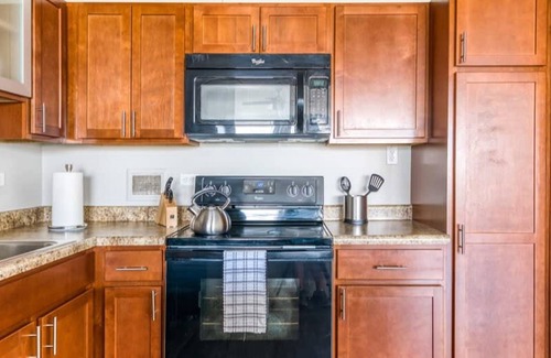 Old Louisville Apartment | Cozysuites 800 Tower 2BR w sky Pool gym 27