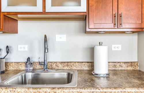 Old Louisville Apartment | Cozysuites 800 Tower 1BR w sky Pool gym 21