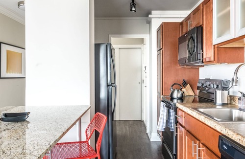 Old Louisville Apartment | Cozysuites 800 Tower 1BR w sky Pool gym 21